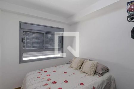 Quarto com cama simples, janela grande e iluminação natural. de apartamento à venda com 1 quarto, 31m² em Indianópolis, São Paulo