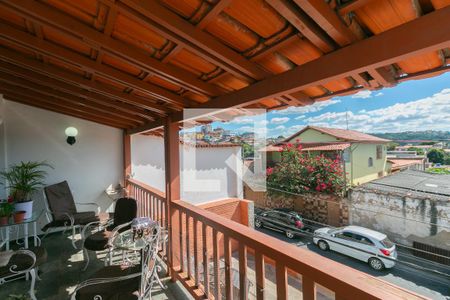 Casa à venda com 4 quartos, 250m² em Alto Caiçaras, Belo Horizonte