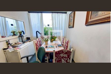 Casa à venda com 4 quartos, 400m² em Vila Alexandria, São Paulo