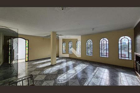 Casa para alugar com 3 quartos, 320m² em Santa Maria, Santo André