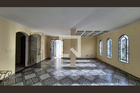 Casa para alugar com 3 quartos, 320m² em Santa Maria, Santo André