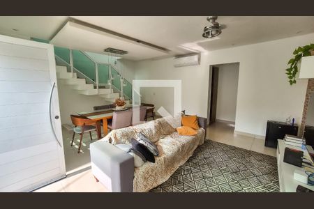 Sala de casa para alugar com 3 quartos, 305m² em Ramos, Rio de Janeiro