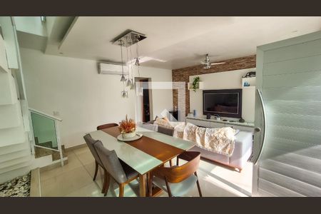 Sala de casa para alugar com 3 quartos, 305m² em Ramos, Rio de Janeiro