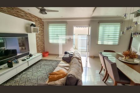 Sala de casa para alugar com 3 quartos, 305m² em Ramos, Rio de Janeiro