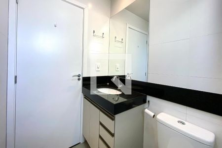 Banheiro de apartamento para alugar com 1 quarto, 54m² em Coração Eucarístico, Belo Horizonte