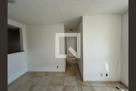 Corredor de apartamento para alugar com 3 quartos, 55m² em Pavuna, Nilópolis