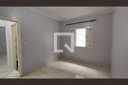Quarto 2 de casa para alugar com 3 quartos, 120m² em Vila Carmosina, São Paulo