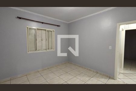 Quarto 1 de casa para alugar com 3 quartos, 120m² em Vila Carmosina, São Paulo