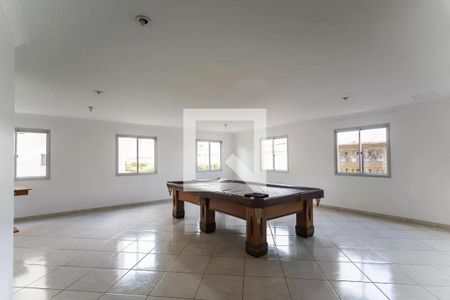 Sala de jogos com mesa de bilhar e iluminação natural através de janelas. de apartamento à venda com 4 quartos, 96m² em Centro, São Bernardo do Campo