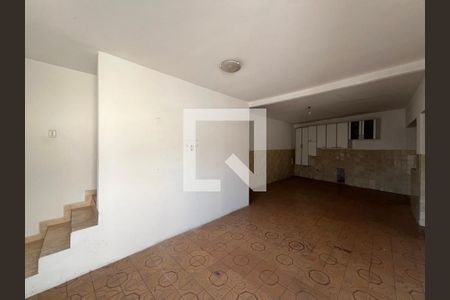 Casa para alugar com 3 quartos, 380m² em Vila Antonina, São Paulo
