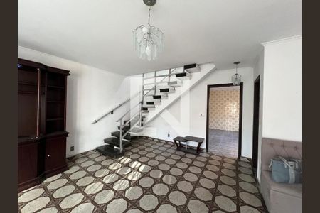 Casa para alugar com 3 quartos, 380m² em Vila Antonina, São Paulo