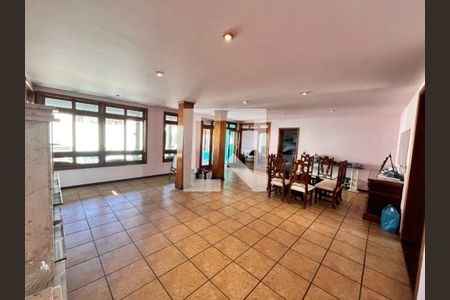 Casa à venda com 5 quartos, 156m² em Camboinhas, Niterói