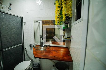 Banheiro de apartamento para alugar com 1 quarto, 42m² em Nova Mirim, Praia Grande