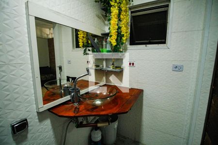 Banheiro de apartamento para alugar com 1 quarto, 42m² em Nova Mirim, Praia Grande