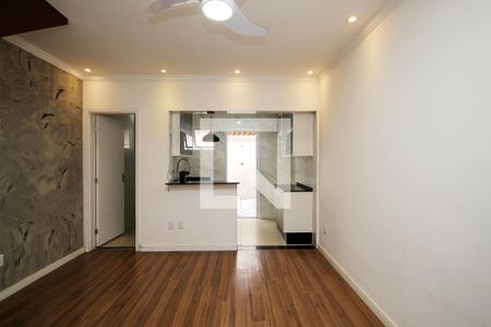 Sala de casa de condomínio para alugar com 2 quartos, 55m² em Centreville, Cotia