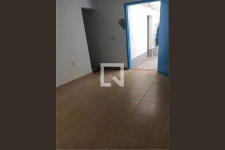 Casa à venda com 4 quartos, 220m² em Vila Zat, São Paulo