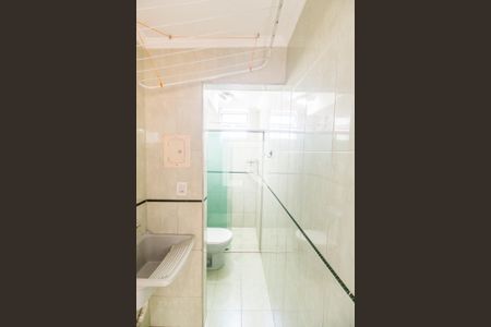 Banheiro de apartamento para alugar com 2 quartos, 43m² em Conjunto Habitacional Presidente Castelo Branco, Carapicuíba