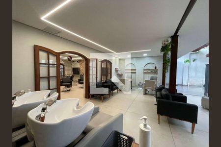 Casa à venda com 3 quartos, 270m² em Ouro Preto, Belo Horizonte