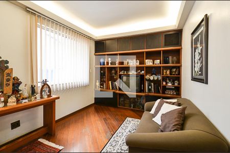 Sala de TV de apartamento à venda com 4 quartos, 238m² em Funcionários, Belo Horizonte