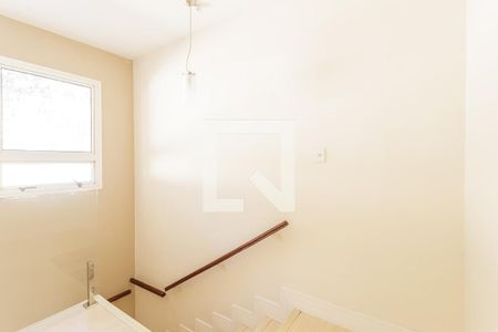Escada de casa de condomínio para alugar com 3 quartos, 250m² em Vila Nova Conceição, São Paulo