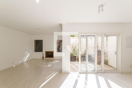 Sala de casa de condomínio para alugar com 3 quartos, 250m² em Vila Nova Conceição, São Paulo