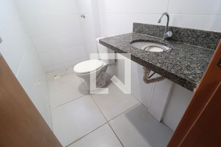 Banheiro Social de apartamento para alugar com 2 quartos, 61m² em Umuarama, Uberlândia