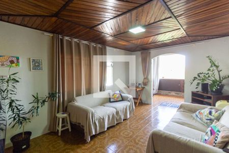 Casa à venda com 5 quartos, 200m² em Vila do Castelo, São Paulo