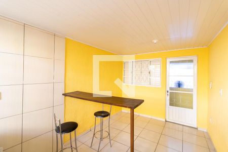 Sala/Cozinha de casa para alugar com 2 quartos, 60m² em Medianeira, Porto Alegre