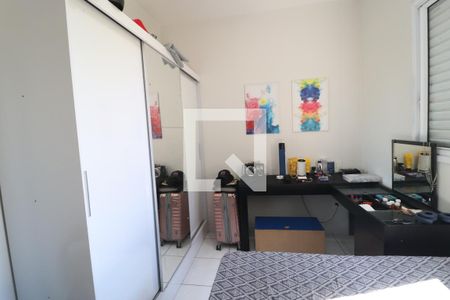 Quarto 2 de apartamento para alugar com 2 quartos, 47m² em Jardim Holanda, Uberlândia
