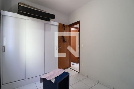 Quarto 1 de apartamento para alugar com 2 quartos, 47m² em Jardim Holanda, Uberlândia