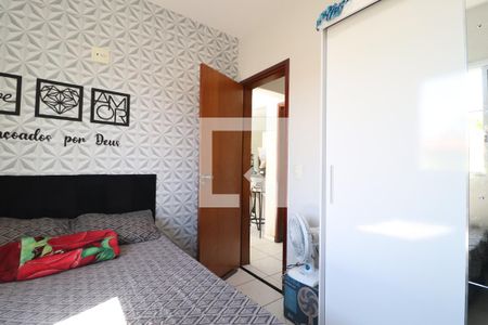 Quarto 2 de apartamento para alugar com 2 quartos, 47m² em Jardim Holanda, Uberlândia