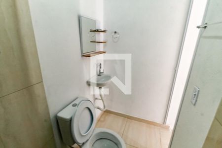 Banheiro de casa para alugar com 1 quarto, 35m² em Jardim Tres Marias, Taboão da Serra