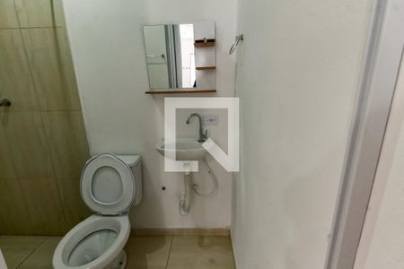 Banheiro de casa para alugar com 1 quarto, 35m² em Jardim Tres Marias, Taboão da Serra