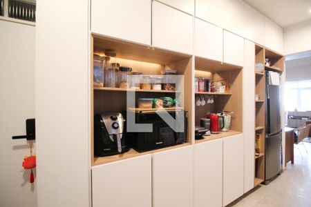 Cozinha de apartamento para alugar com 3 quartos, 102m² em Itaim Bibi, São Paulo