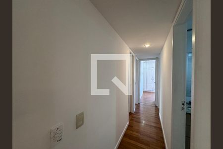 Corredor de apartamento para alugar com 3 quartos, 108m² em Barra da Tijuca, Rio de Janeiro