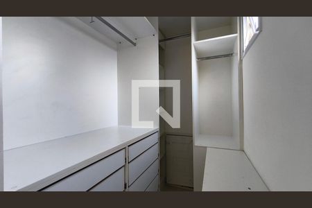 Closet da Suíte 1 de casa para alugar com 2 quartos, 100m² em Vila Mariana, São Paulo
