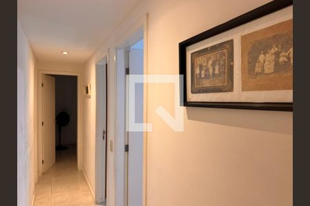 Corredor de apartamento à venda com 4 quartos, 107m² em Barra da Tijuca, Rio de Janeiro
