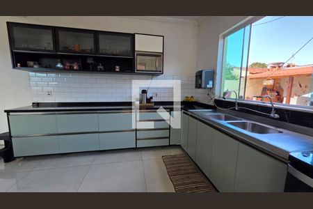 Casa à venda com 5 quartos, 360m² em Lundcéia, Lagoa Santa