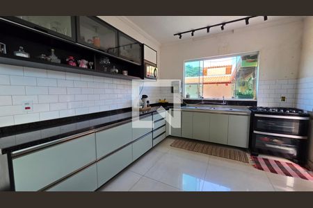 Casa à venda com 5 quartos, 360m² em Lundcéia, Lagoa Santa