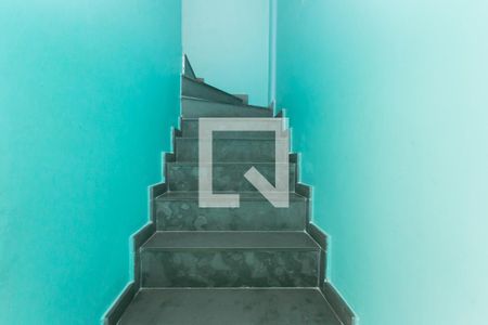 Escada  de casa de condomínio para alugar com 2 quartos, 64m² em Vila Princesa Isabel, São Paulo