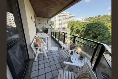 Varanda de apartamento à venda com 3 quartos, 190m² em Santa Rosa, Niterói
