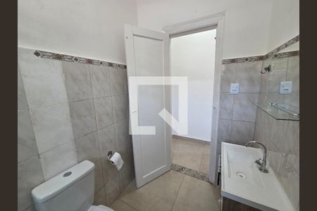 Banheiro de apartamento para alugar com 1 quarto, 55m² em Canto do Forte, Praia Grande