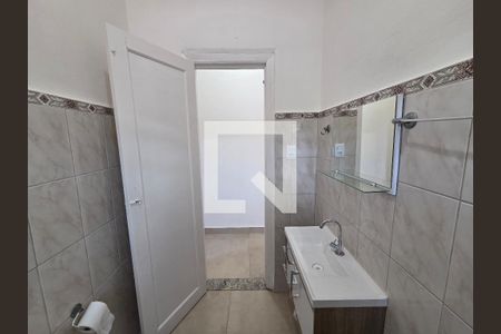Banheiro de apartamento para alugar com 1 quarto, 55m² em Canto do Forte, Praia Grande