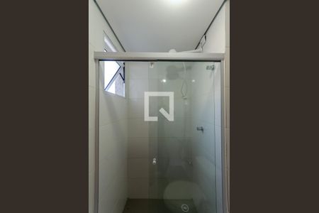 Banheiro de kitnet/studio para alugar com 1 quarto, 25m² em Vila Zat, São Paulo