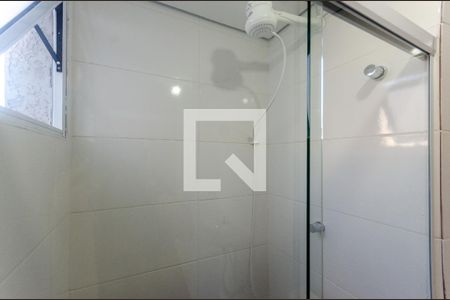 Banheiro de kitnet/studio para alugar com 1 quarto, 25m² em Vila Zat, São Paulo