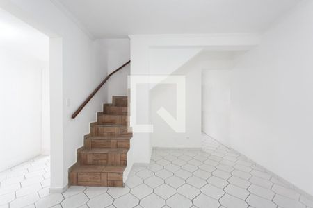 Sala de casa para alugar com 2 quartos, 125m² em Jardim das Oliveiras, São Paulo