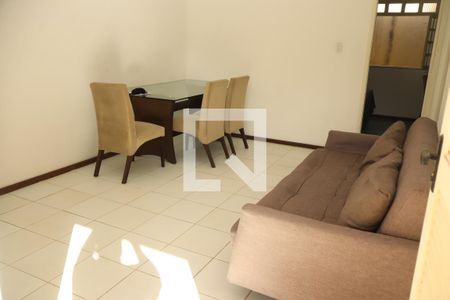 Sala de casa de condomínio para alugar com 1 quarto, 55m² em Pituaçu, Salvador