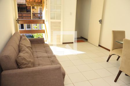 Sala de casa de condomínio para alugar com 1 quarto, 55m² em Pituaçu, Salvador