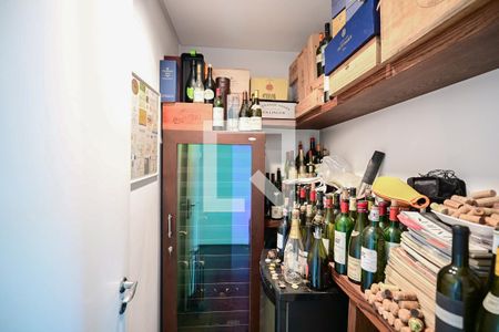 Adega 1 de casa de condomínio à venda com 4 quartos, 800m² em Jardim Vitoria Regia (zona Oeste), São Paulo
