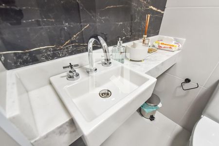 Banheiro de kitnet/studio para alugar com 1 quarto, 21m² em Paraíso, São Paulo